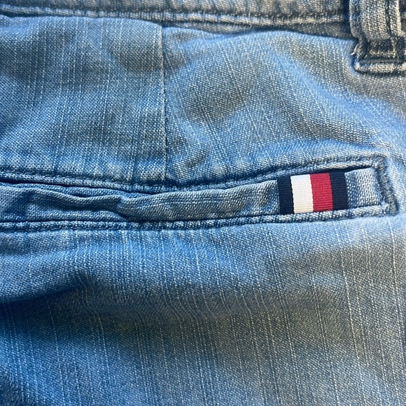 Tommy Hilfiger Women's Flex 5 in Classic Stretch Shorts Blue Denim Size 4 - Picture 2 of 9